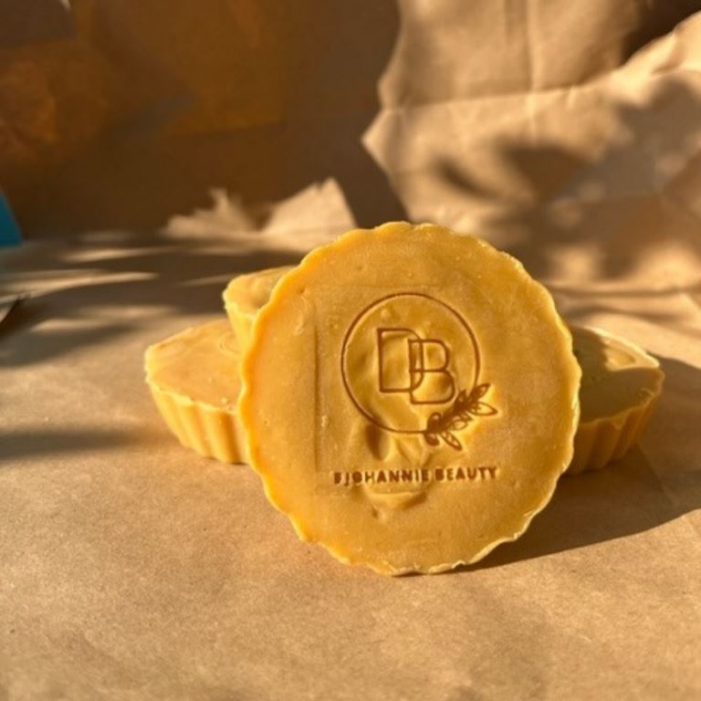 savon de soin de visage au curcuma carotte et citron